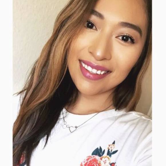 Meet your Posher, Nicole - Picture 1 of 1